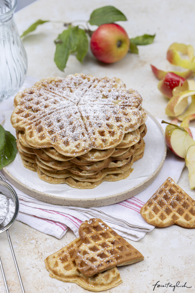 Apfel-Waffeln – so saftig, lecker & natürlich-süß