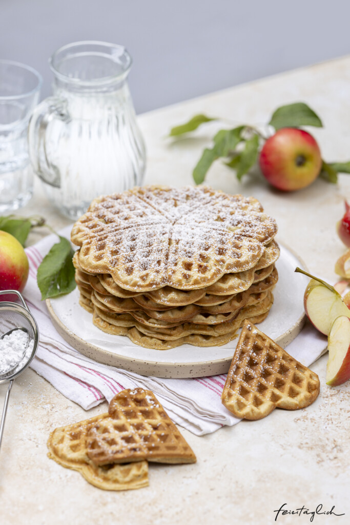 Apfel-Waffeln – so saftig, lecker & natürlich-süß