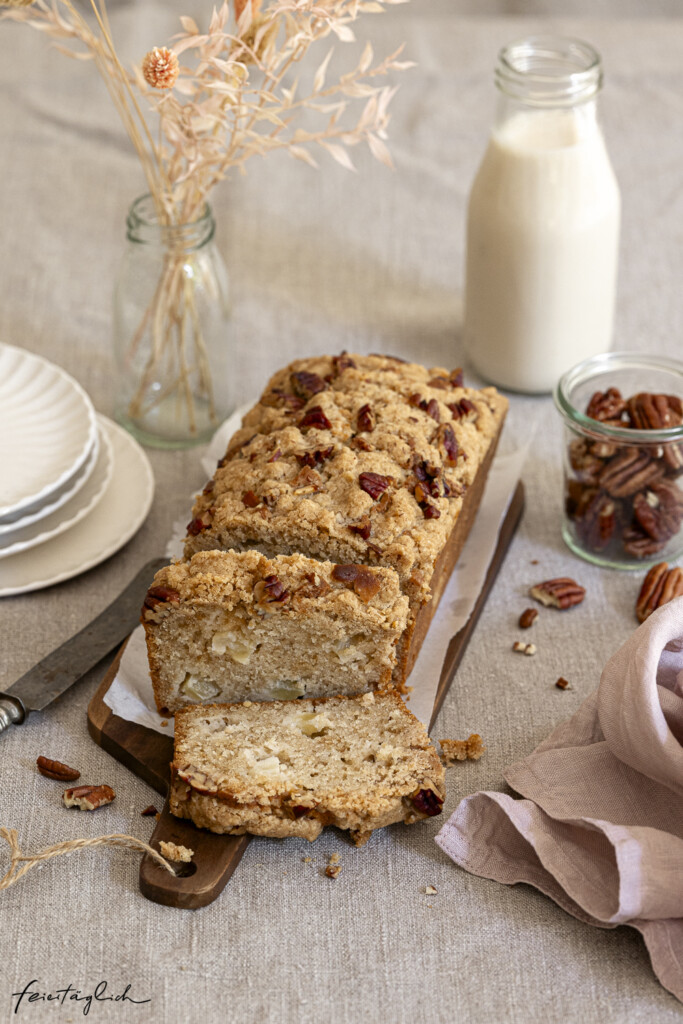 Zimtiger Apfelkastenkuchen mit Streuseln und Pekannüssen – Applebread mit Pekan-Streuseln