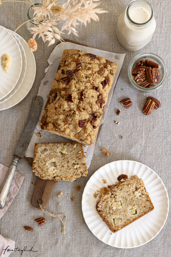 Zimtiger Apfelkastenkuchen mit Streuseln und Pekannüssen – Applebread mit Pekan-Streuseln