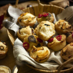 Bunte Focaccia Muffins – 3 verschiede Sorten: Tomate-Pesto, Kürbis-Feta und Knobi-Olive mit Deli Reform