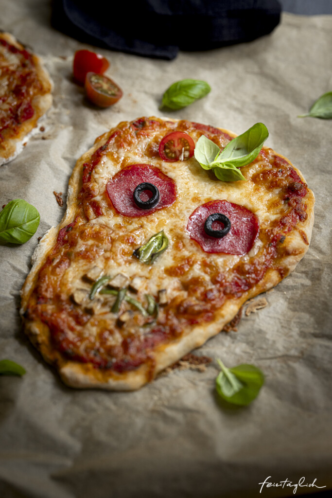 Rezept Halloween Pizza Totenköpfe – Pizza Skulls