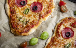 Rezept Halloween Pizza Totenköpfe – Pizza Skulls