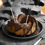 Rezept Spiced Kürbis-Marmorkuchen und Fledermaus-Caketopper-DIY zu Halloween