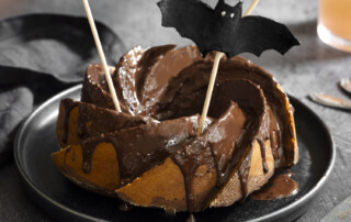 Rezept Spiced Kürbis-Marmorkuchen und Fledermaus-Caketopper-DIY zu Halloween