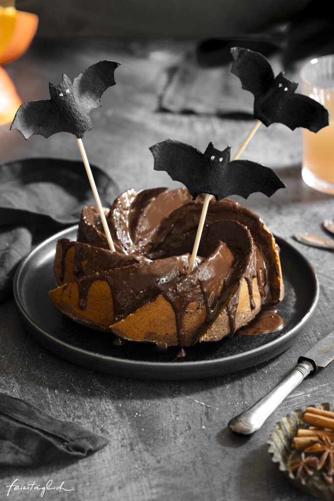 Rezept Spiced Kürbis-Marmorkuchen und Fledermaus-Caketopper-DIY zu Halloween