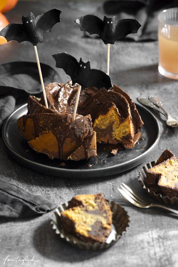 Rezept Spiced Kürbis-Marmorkuchen und Fledermaus-Caketopper-DIY zu Halloween