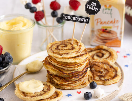 Fluffige Cinnamon Roll Pancakes mit CreamCheese Guss zum Super Bowl