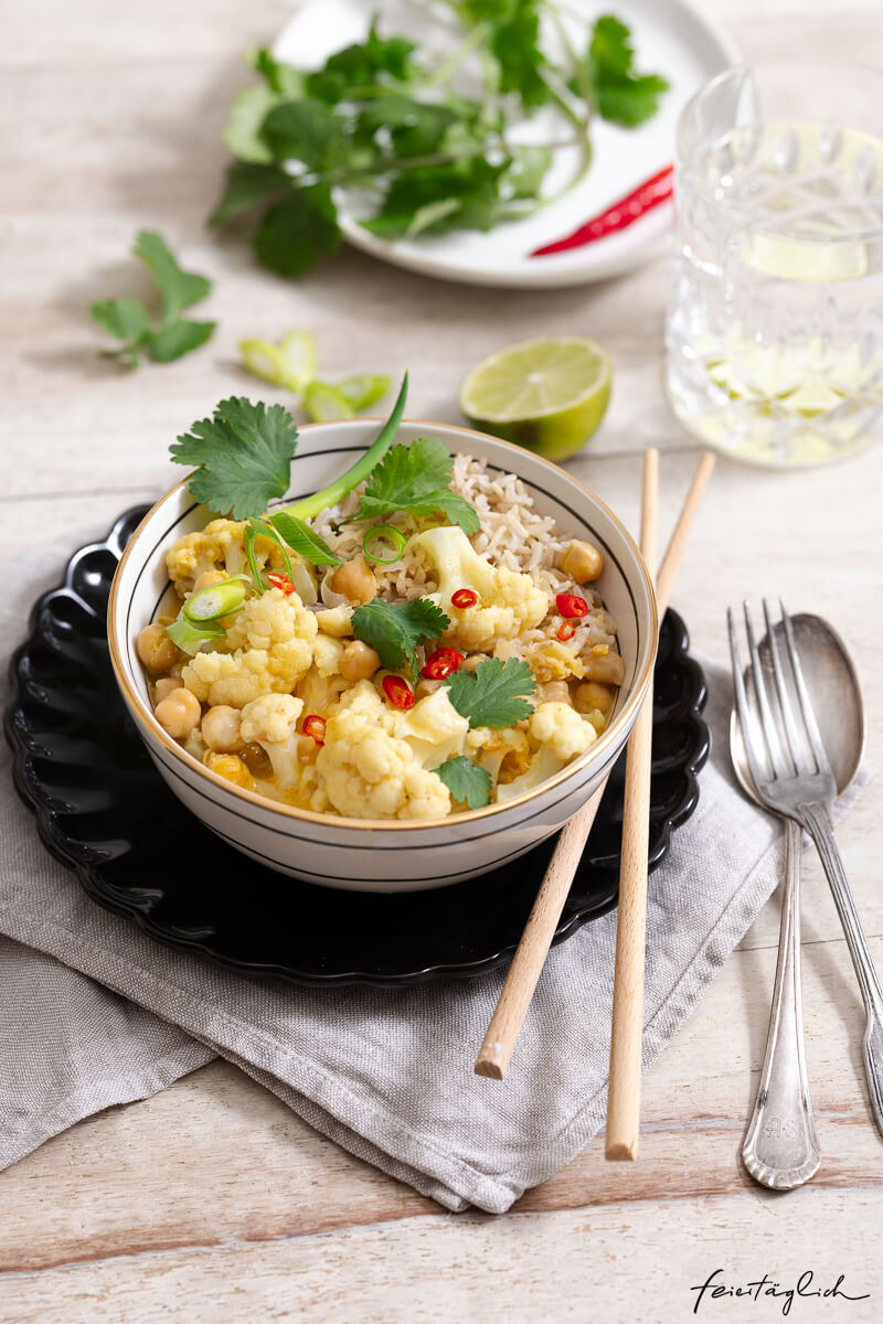 Rezept Blumenkohl-Kicherbsen-Curry – Gute-Laune-Essen, vegan und so fix auf dem Tisch